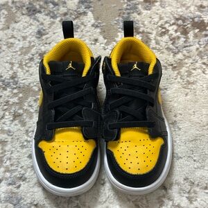 Jordan 1 Low ALT Toddler Sneakers Size 9C – Black & Yellow – Worn Once
